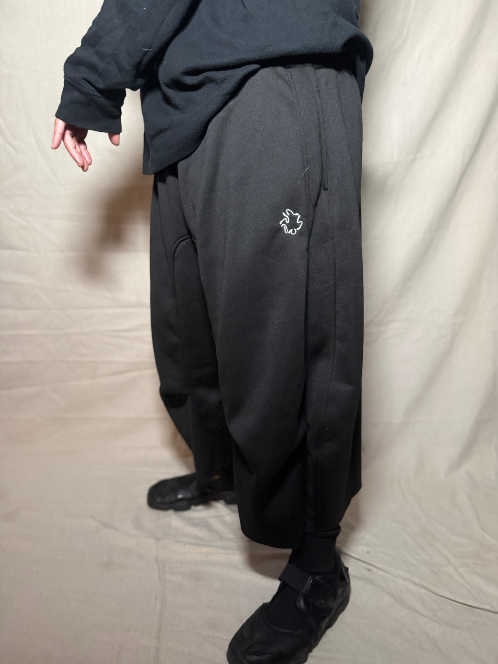 alt.body Momentum Cropped Barrel Pants ™